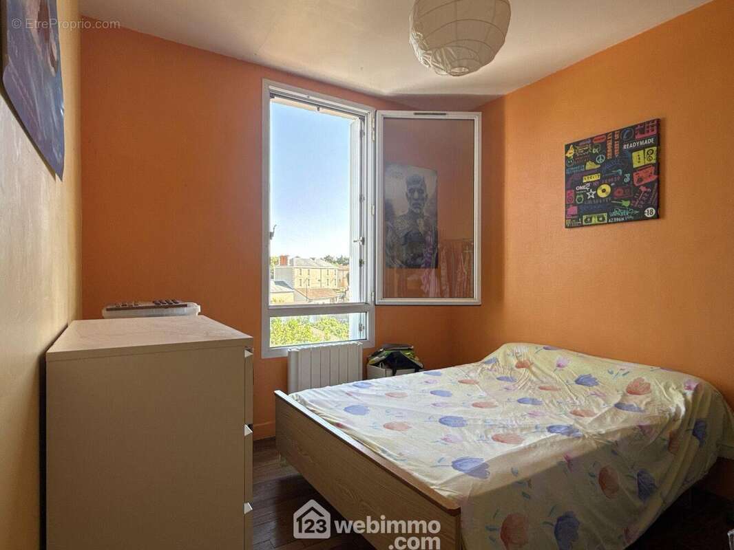 De 9,43 à 10 m2, - Maison à POITIERS