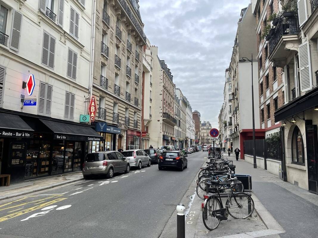 Autre à PARIS-11E