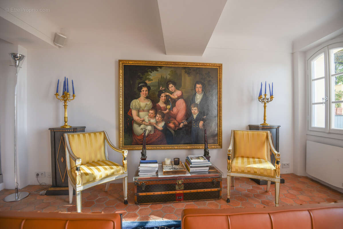 Maison à CHATEAUNEUF-GRASSE