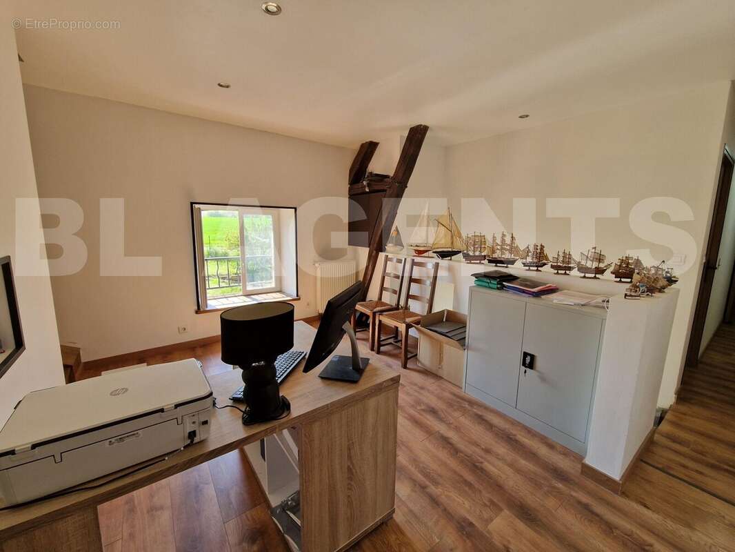 9 - Maison à MONTMIRAIL