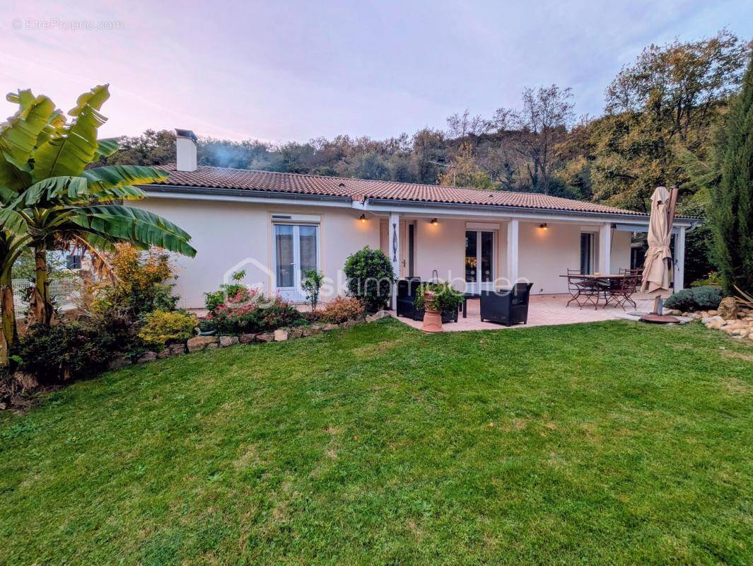 Maison à CHARMES-SUR-RHONE