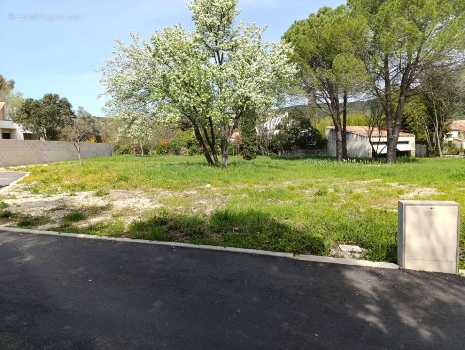 Terrain à LES MATELLES