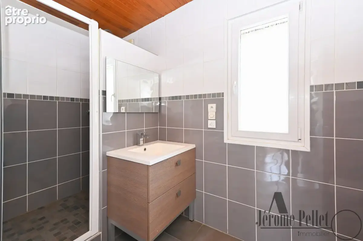 Communay - Les Chanturières :  Maison familiale 4 chambres avec jardin - photo 7