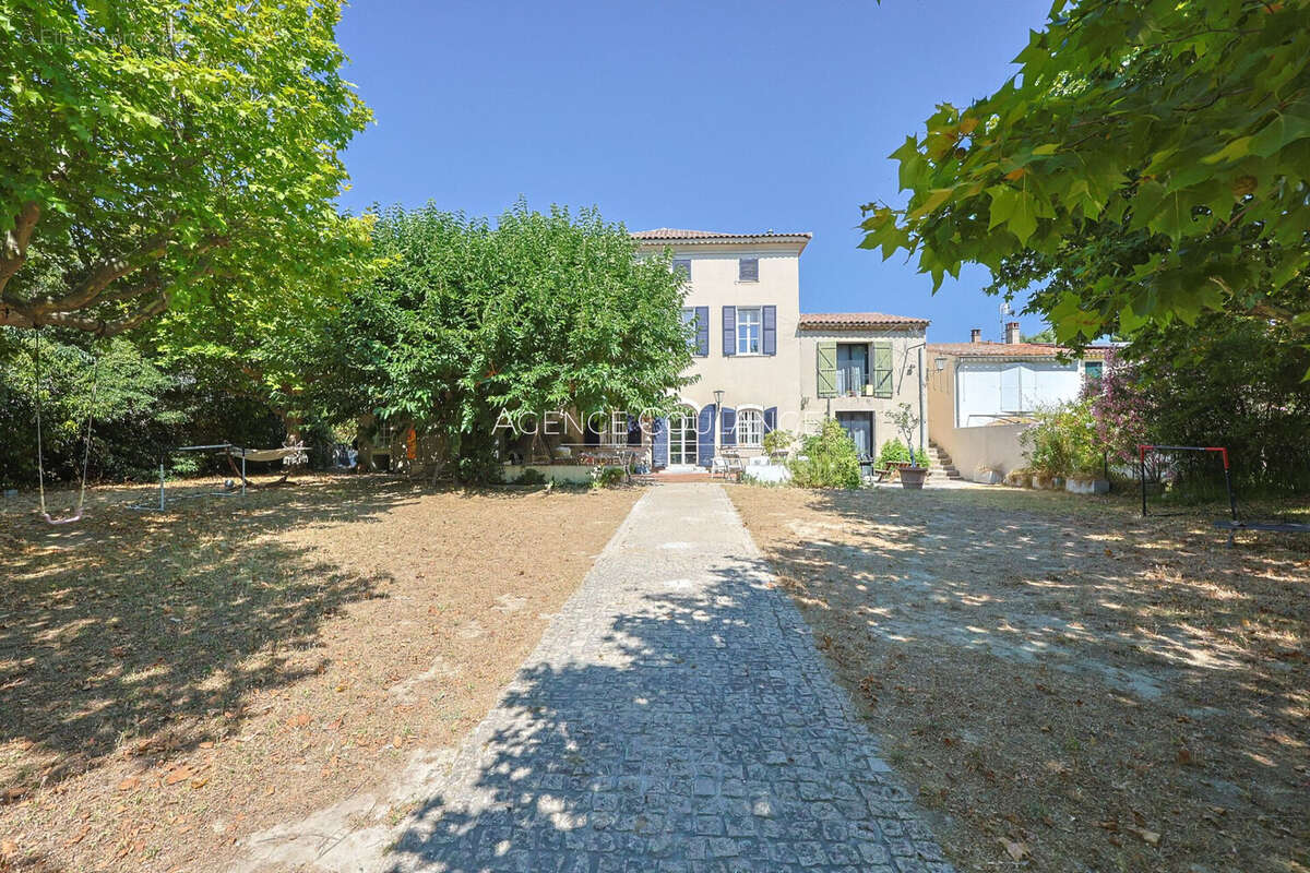 Maison 366 m² à La Ciotat  - photo 2