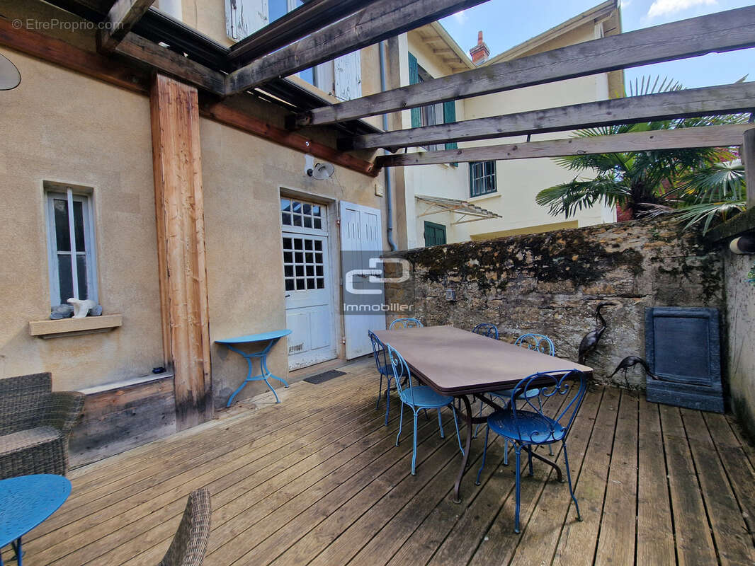 Maison à COUZON-AU-MONT-D'OR