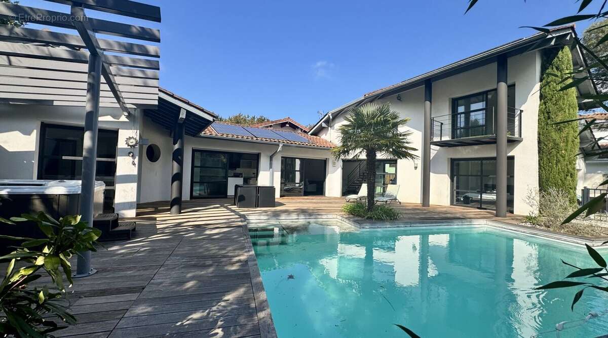 Villa d'architecte de type t5 de 136 m2 avec piscine - photo 4
