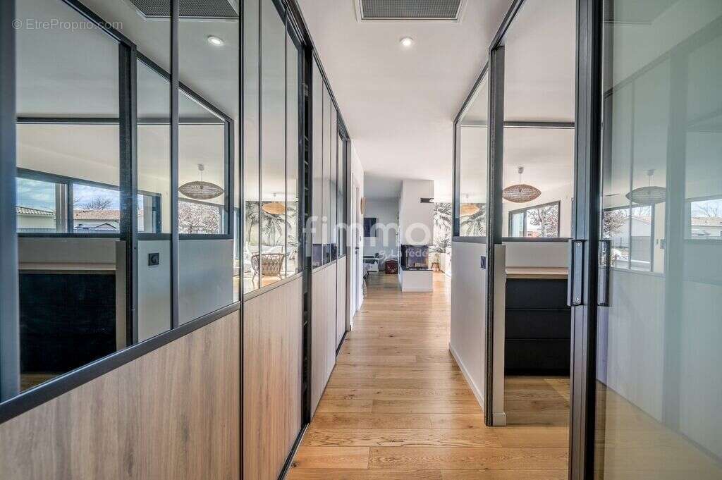 Demeure contemporaine avec piscine, spa et studio indépendant - photo 8