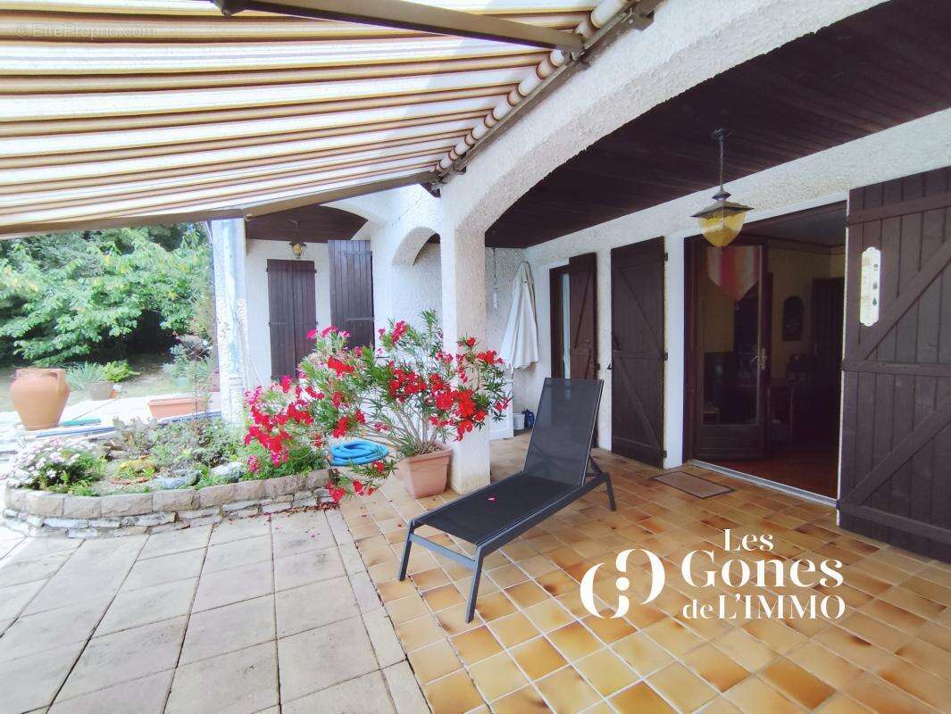 Maison à SAINT-GENIS-LES-OLLIERES