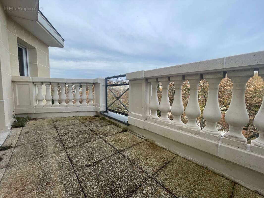 Appartement à LE PLESSIS-ROBINSON