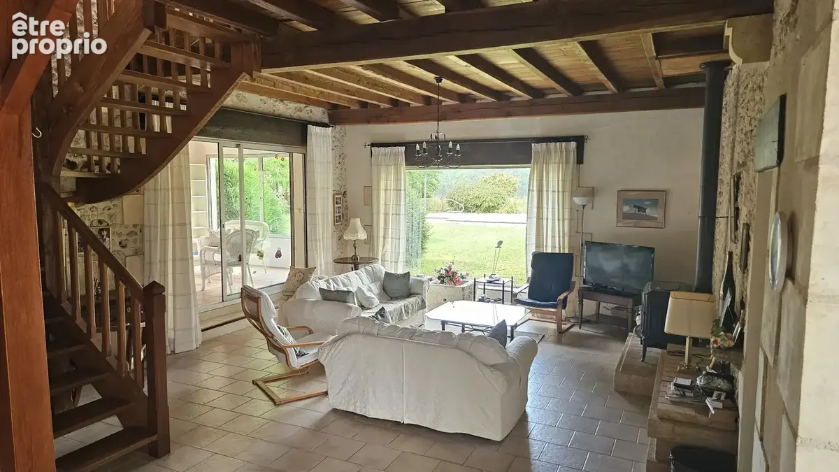 Propriété avec piscine, parc arboré et belle vue sur la campagne - photo 6