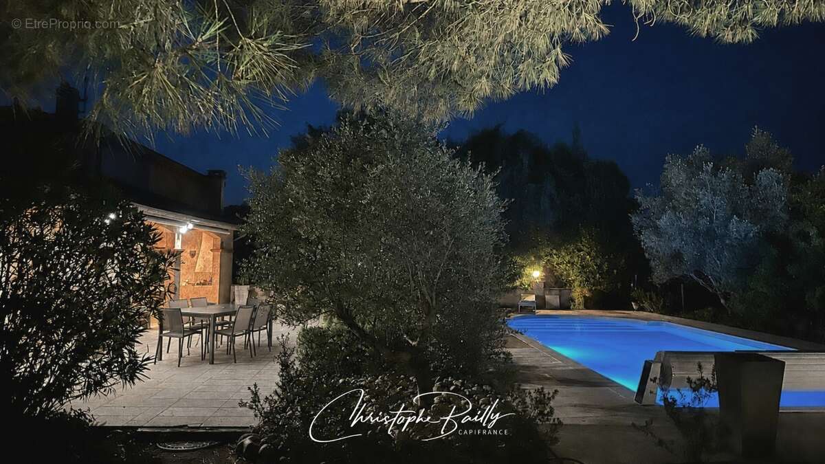 Maison familiale de 182 m² avec piscine et jardin arboré à Rouffiac-Tolosan (31180) - photo 10