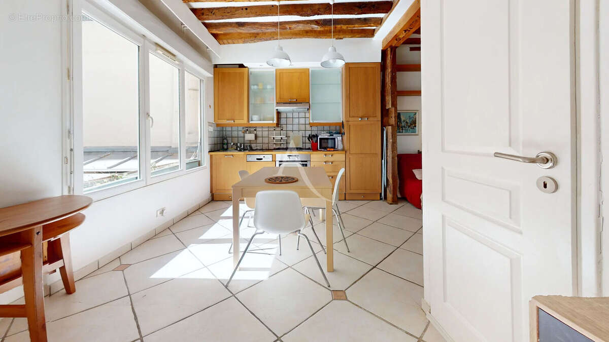 Appartement à PARIS-10E