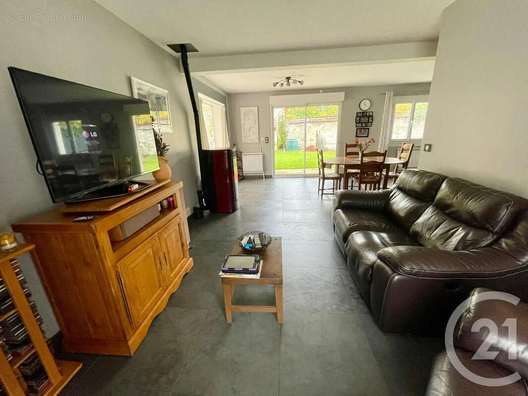 Maison à LE PLESSIS-BELLEVILLE