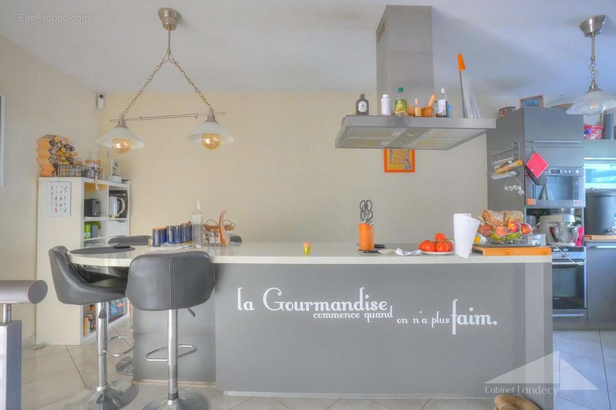 Maison à CHALLEX