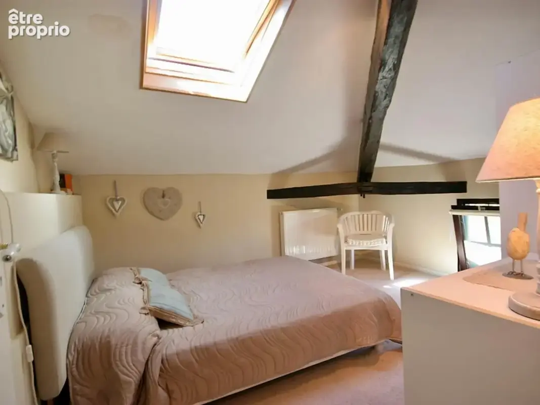Spacieuse maison de caractère avec piscine chauffée, magnifique parc, 5 chambres et 4 salles de bains. - photo 16