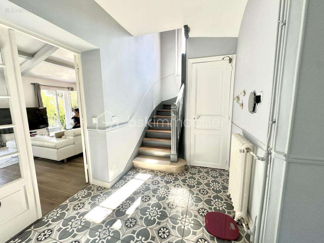 Maison à VERRIERES-LE-BUISSON