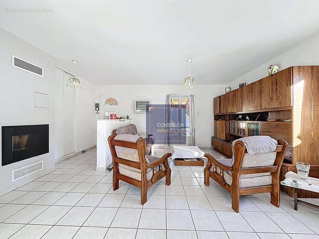 Maison à SAINT-GENIS-LAVAL