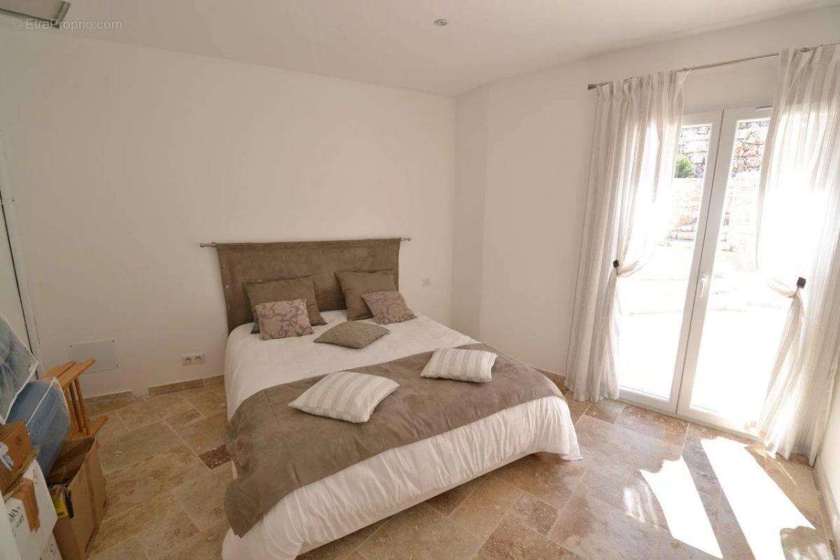 Maison à ROQUEFORT-LES-PINS