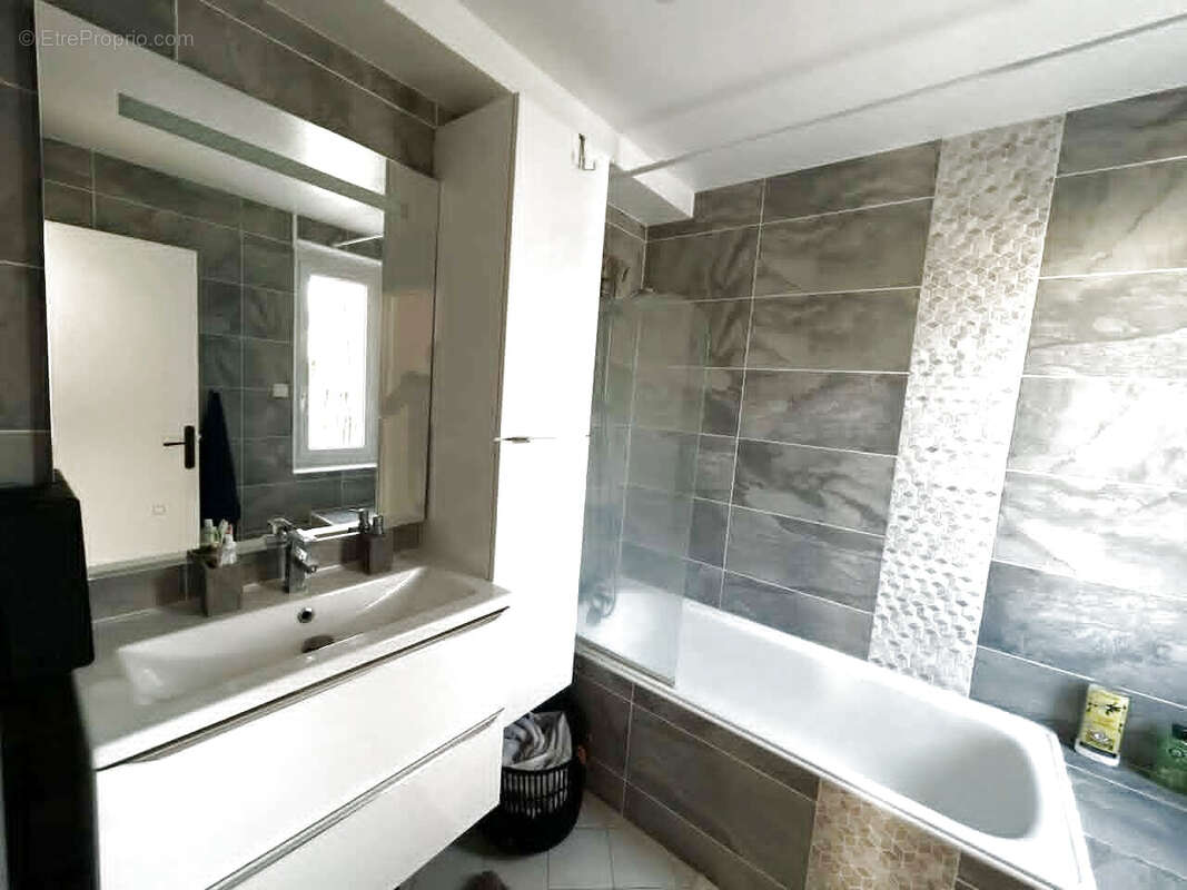 Appartement 2 pièces de 54 m2 avec exceptionnelle terrasse de 30 m2   Trappes - photo 6