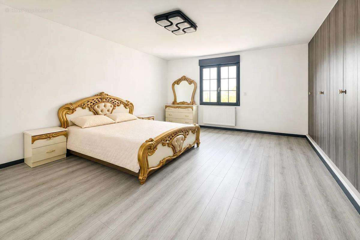 Maison de 390 m² avec terrain de 3 hectares - photo 26