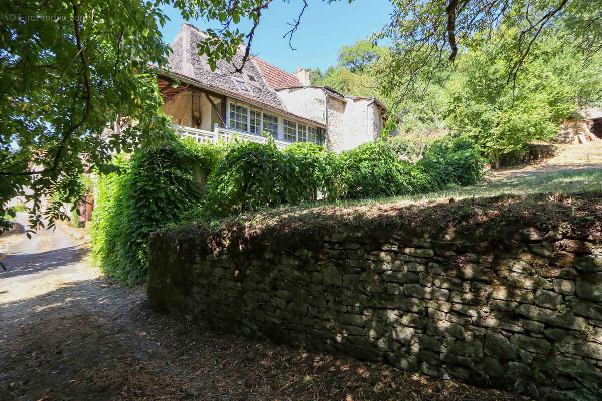 Maison à BEYNAC-ET-CAZENAC