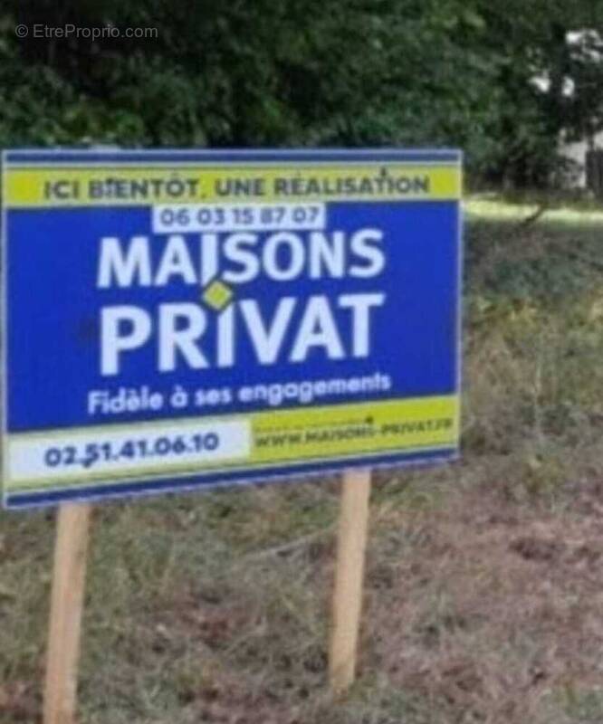 Terrain à LA CHAIZE-LE-VICOMTE