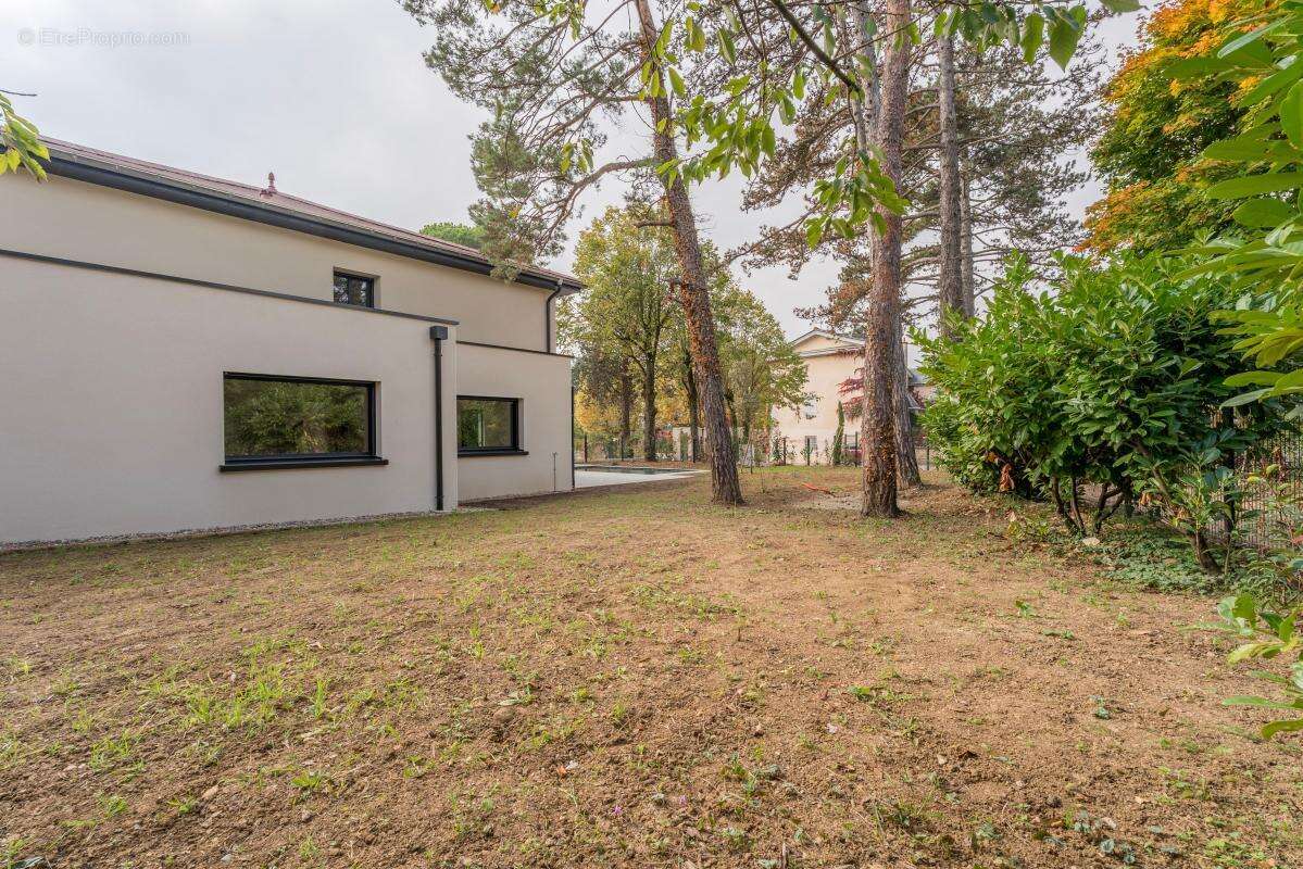 Maison à CHARBONNIERES-LES-BAINS