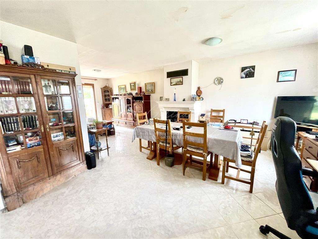 Maison à LA CHAPELLE-LA-REINE