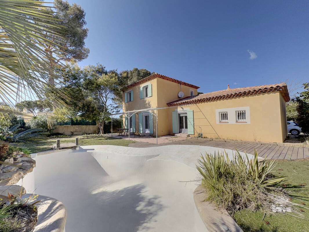 Maison à SIX-FOURS-LES-PLAGES