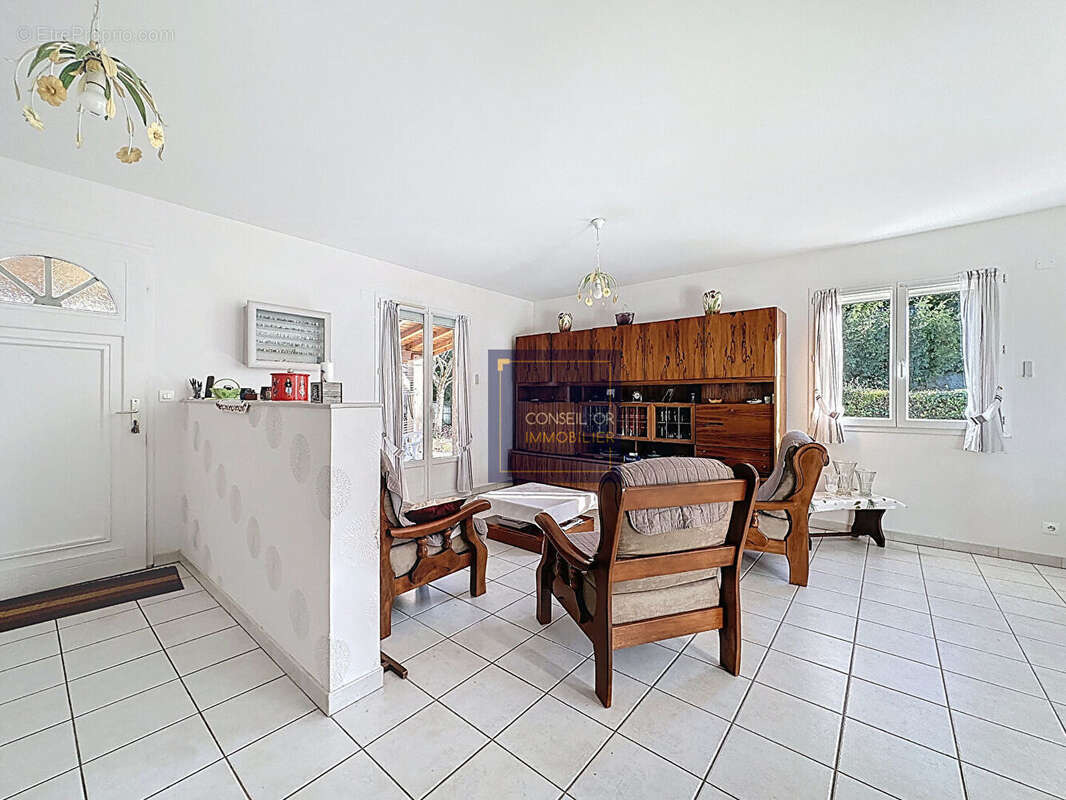 Maison à SAINT-GENIS-LAVAL