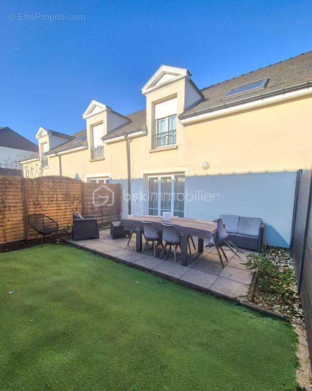 Maison à SAVIGNY-LE-TEMPLE