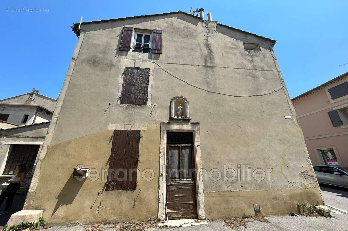 Maison 340 m² à Rognonas  - photo 4