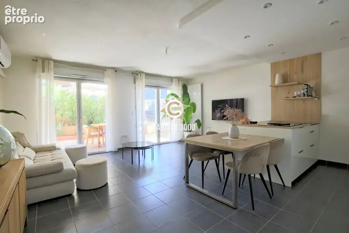 M2329 - CUERS - Pas Redon - Appartement T3 - RDJ - Terrasses - Garage double - photo 2