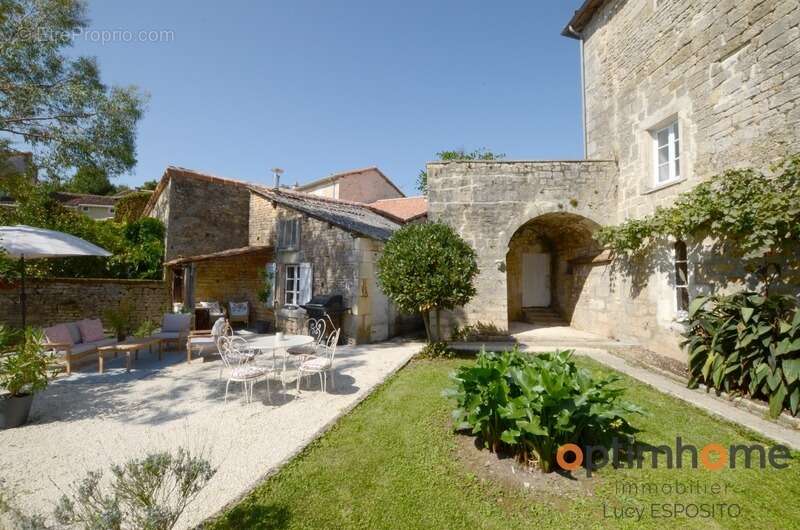 Maison à NANTEUIL-EN-VALLEE