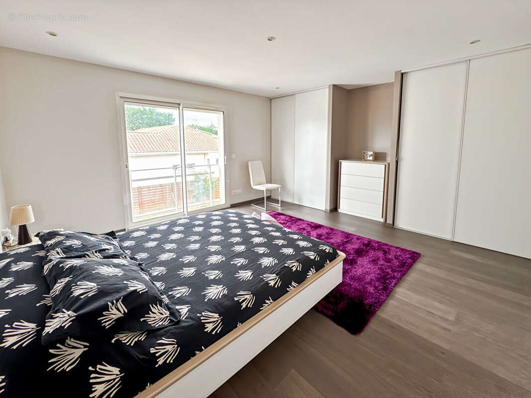 Maison à VILLENAVE-D&#039;ORNON