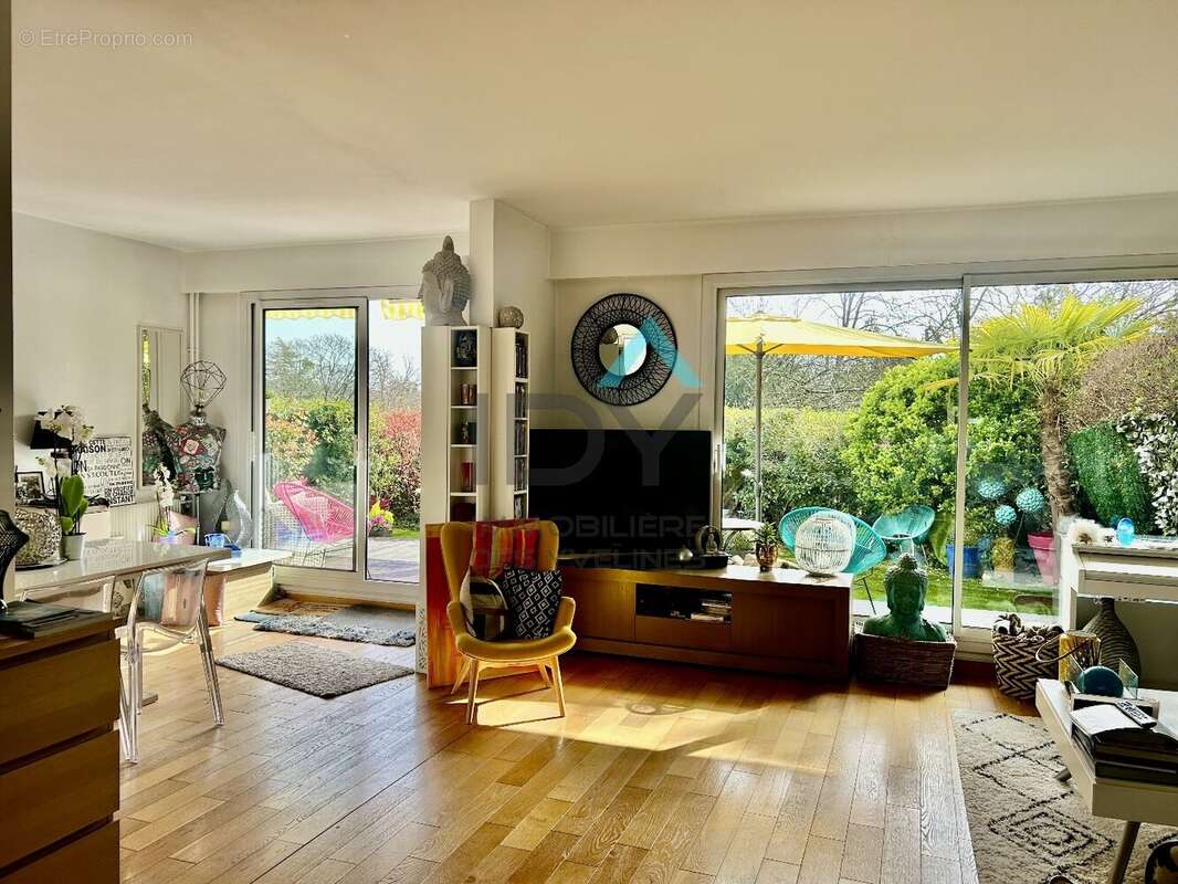 Appartement à LE MESNIL-LE-ROI