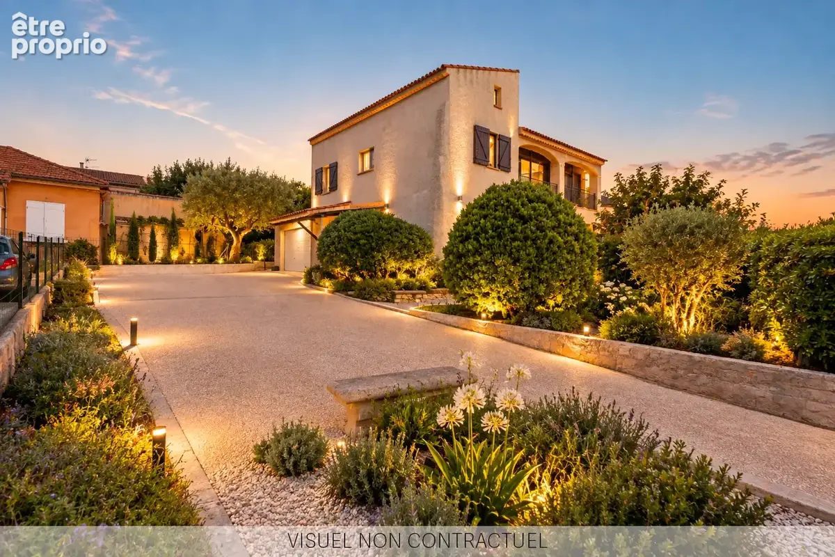 Centre ville, vaste villa T6 à rafraichir, garage, jardin de 735 m2 et aperçu mer - photo 11