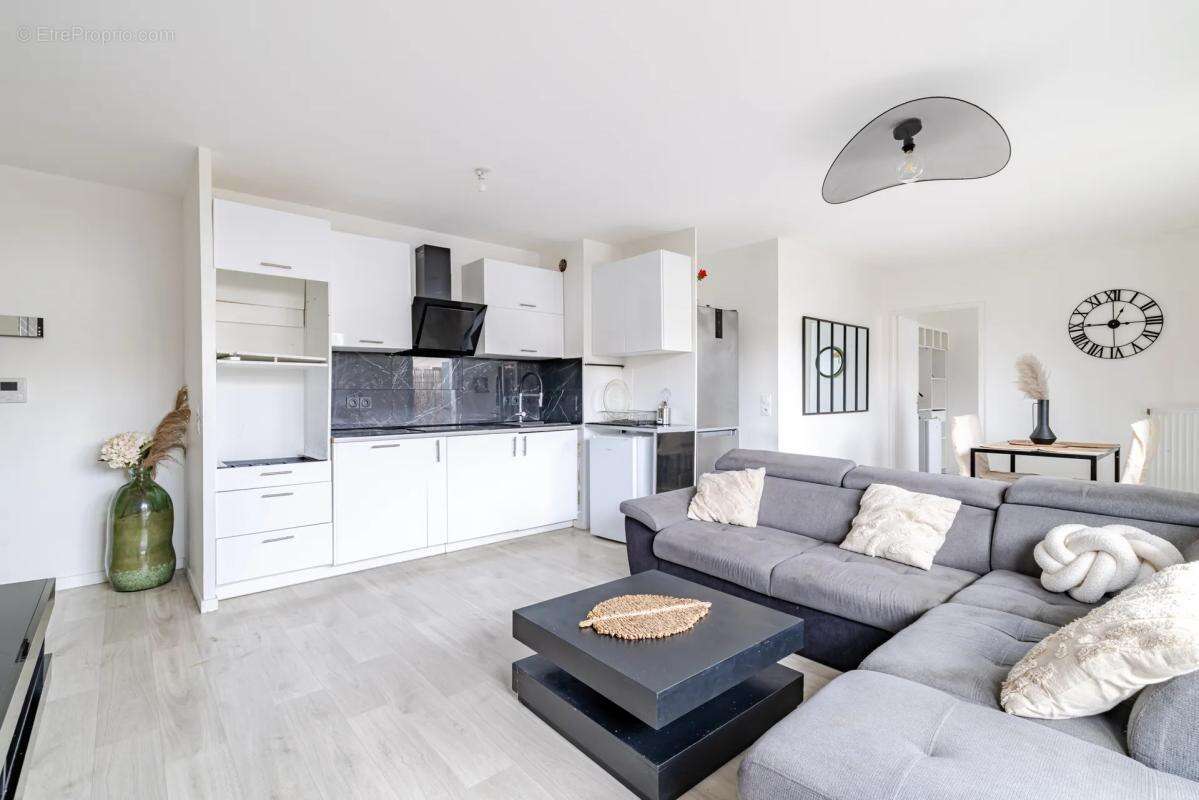 Appartement 4 pièces de 77 m² à Bezons - photo 2