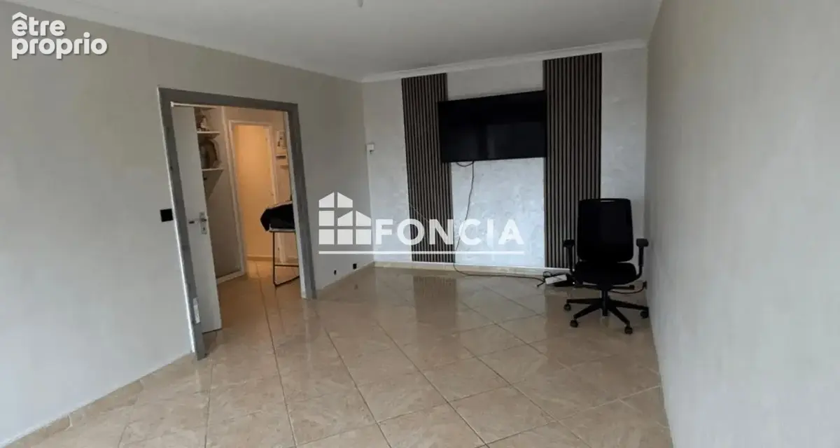 Appartement 4 pièces avec balcon, parking et cave - photo 2