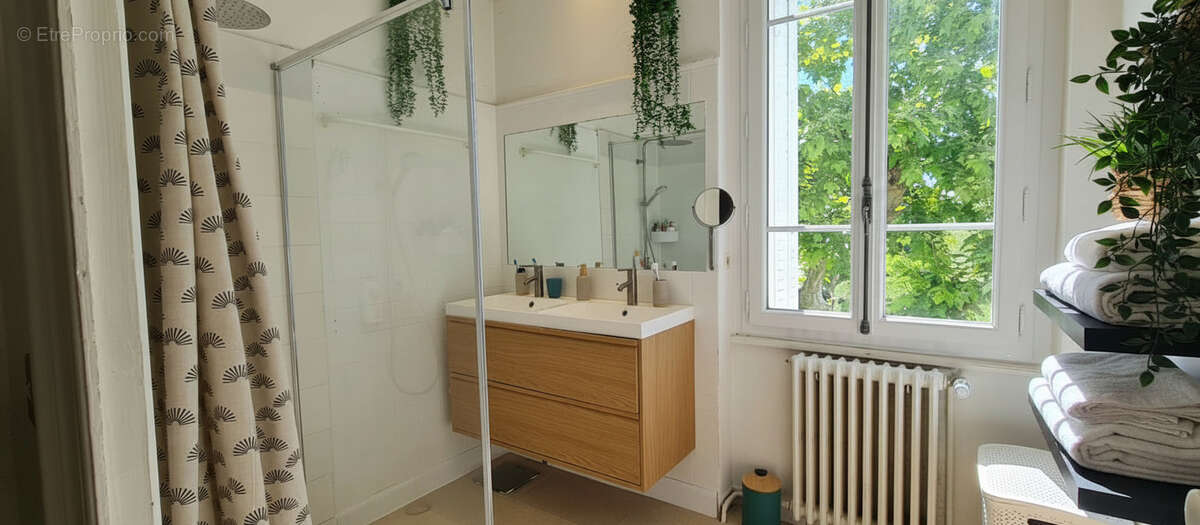 DEMEURE DE CHARME 180 m2 - grand garage - piscine - parc - photo 16