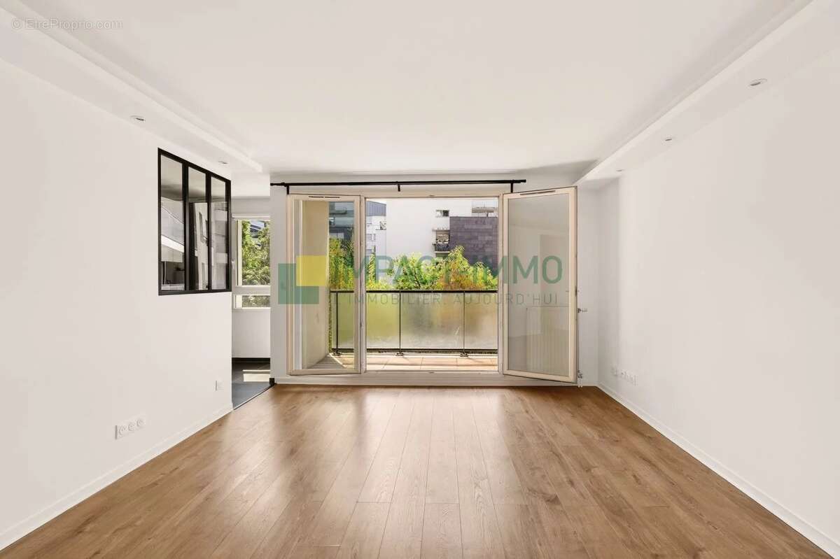 A vendre 3 pieces balcons cave (parking en sus.) en parfait etat - photo 3
