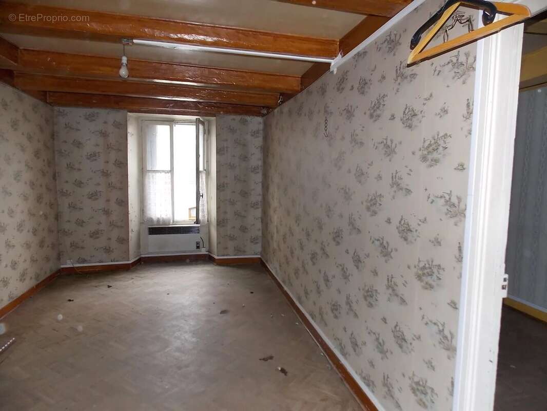 Ancien magasin avec appartement - photo 10