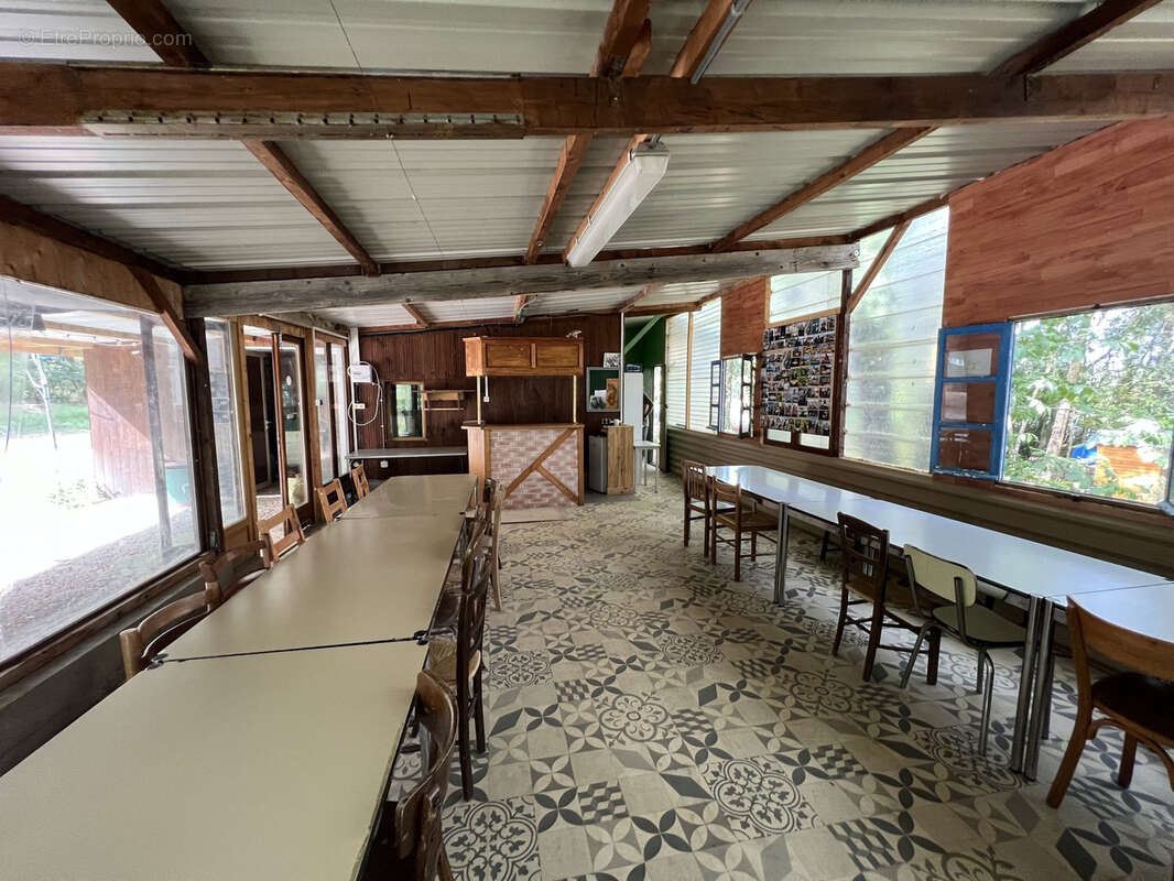 Terrain à COURS-LES-BARRES