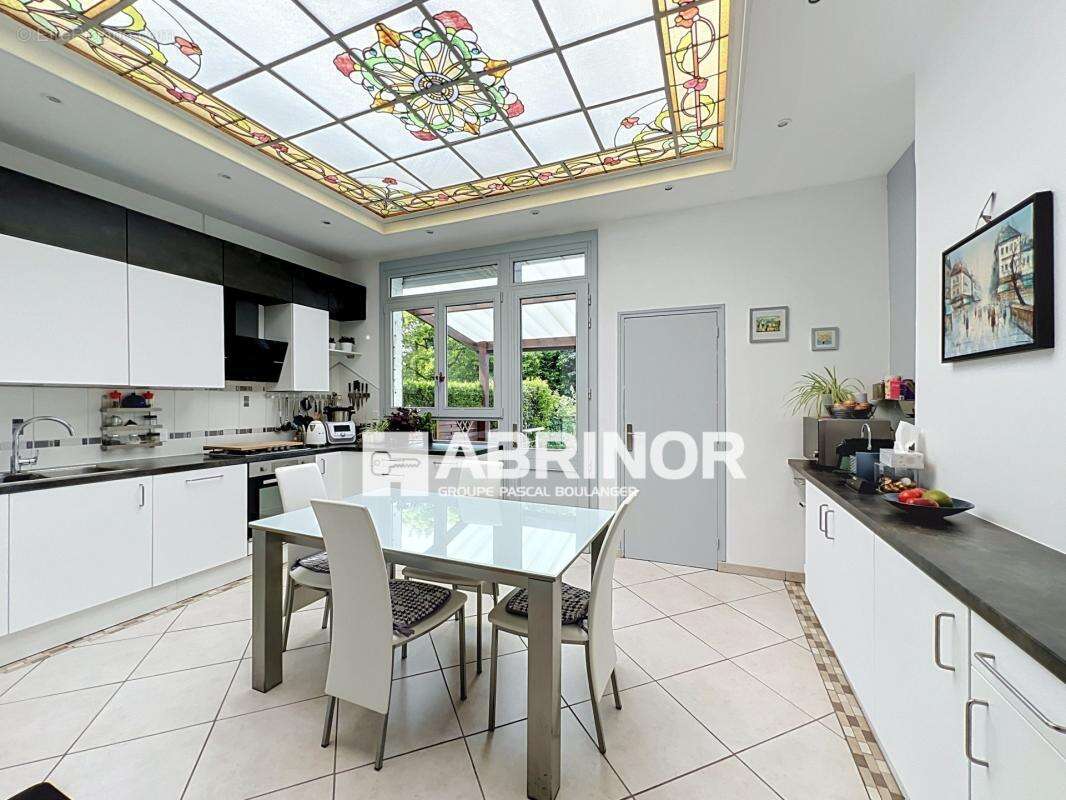 À découvrir sans tarder – Maison familiale avec jardin secteur recherché de Mons-en-Barœul proche de Lille - photo 5