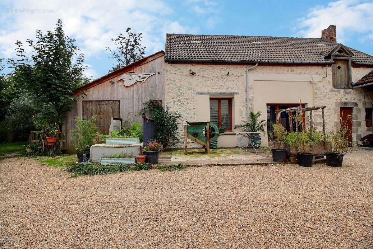 Maison avec beaucoup de cachet dans le centre de Germigny Des Prés - photo 11