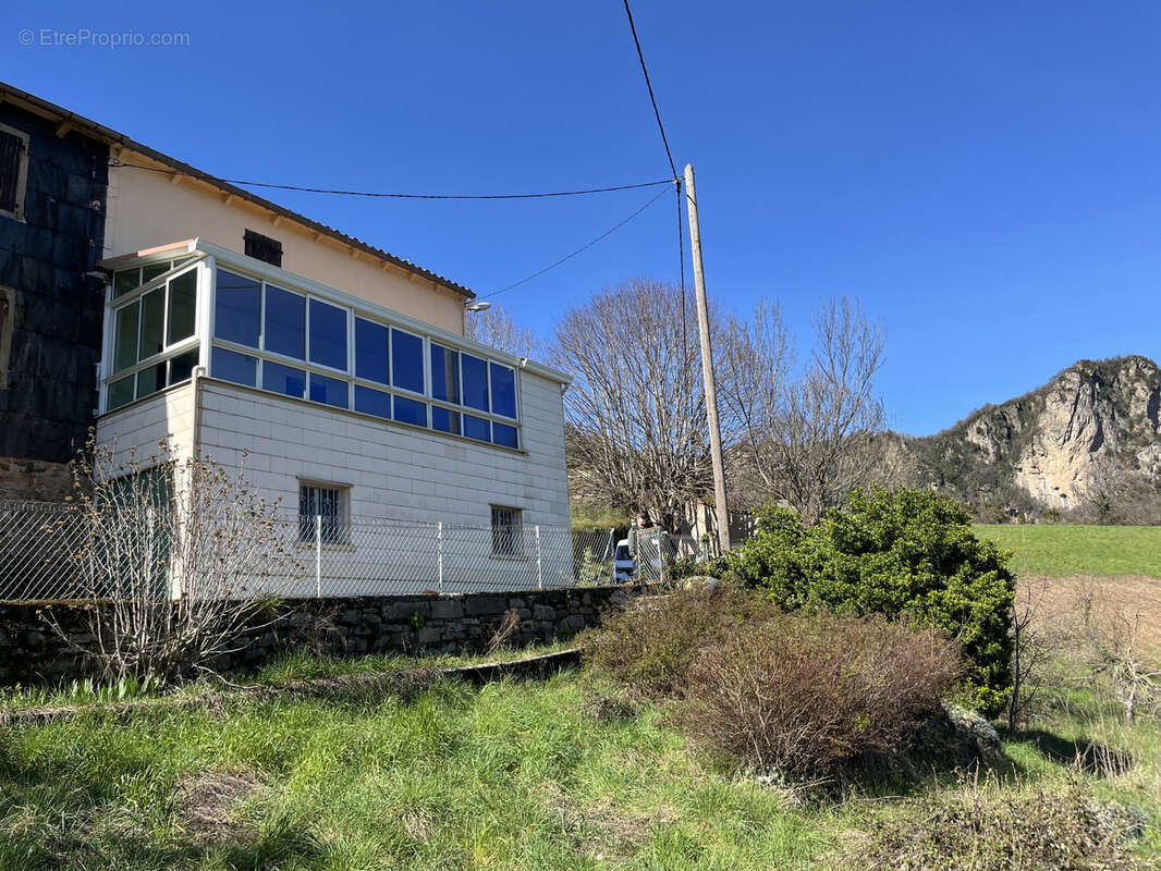 Maison à CASTANET-LE-HAUT