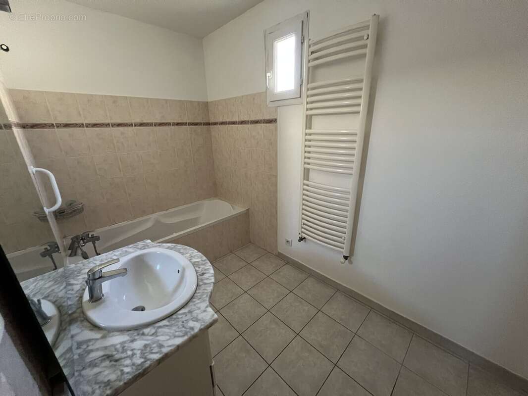 Appartement à EYGUIERES