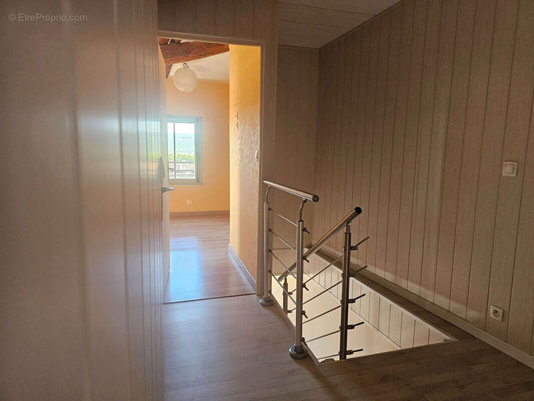 Riom centre . duplex 4 pièces de 89 m². - photo 9