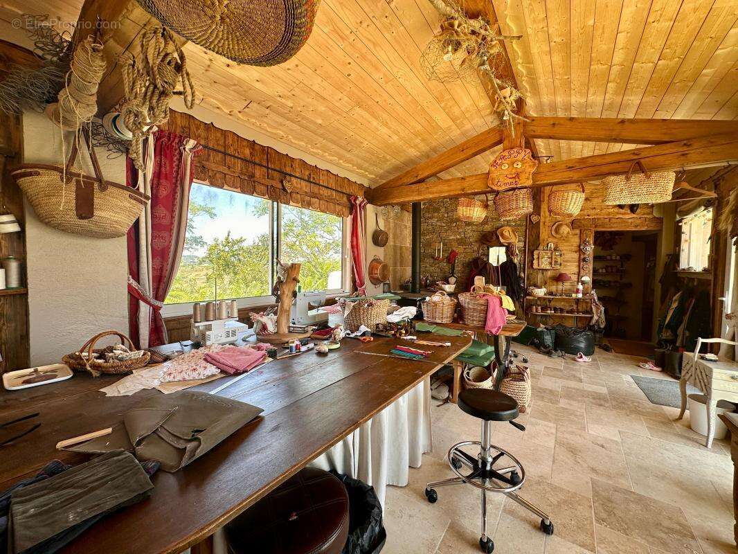 Mas/ferme rénové avec 6 chambres et 23 hectares de terrain - photo 26