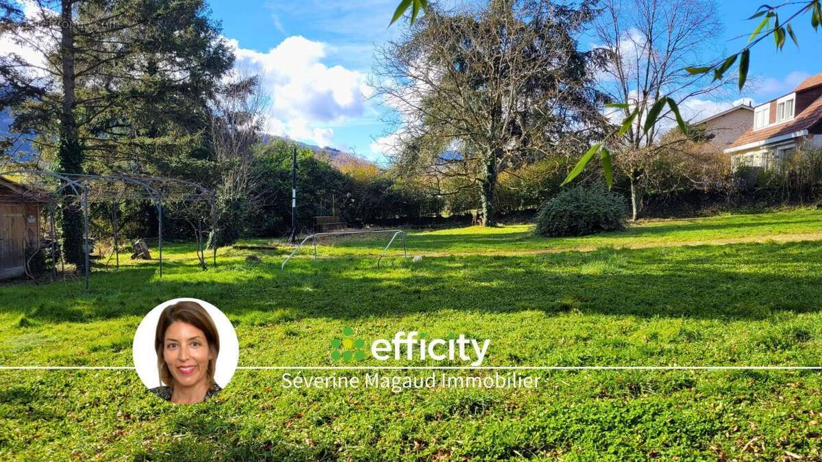 Terrain à PONTCHARRA-SUR-TURDINE